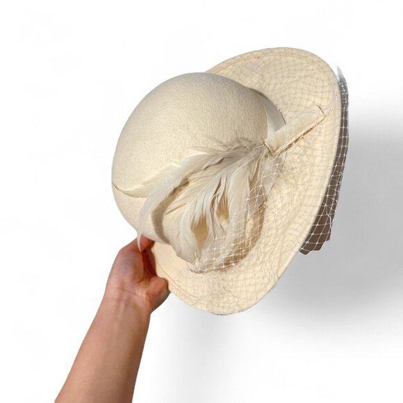 Vintage Ivory Felt Hat w/ Birdcage Veil & Feather Trim — Made in USA - Picture 3 of 4
